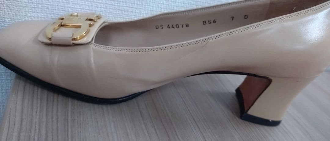 フェラガモ　高さ5cm　美品　7D　24センチ