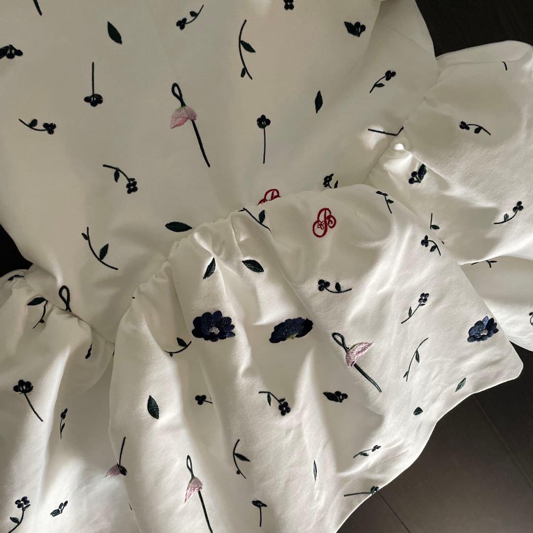 Bibiy. 花柄パフスリーブトップス