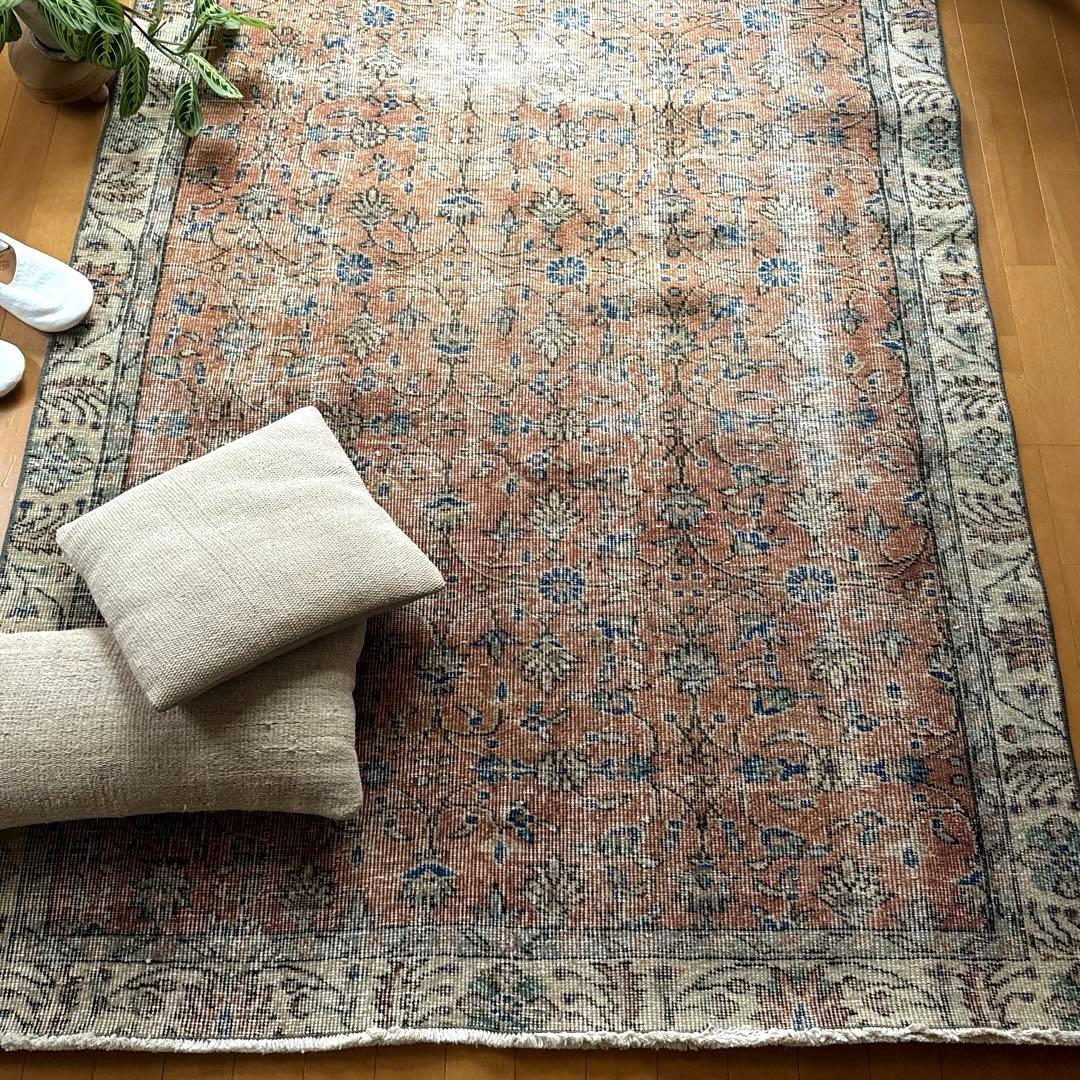 大判133×241ピンクベージュ　青い花　ボタニカル　トルコヴィンテージラグ