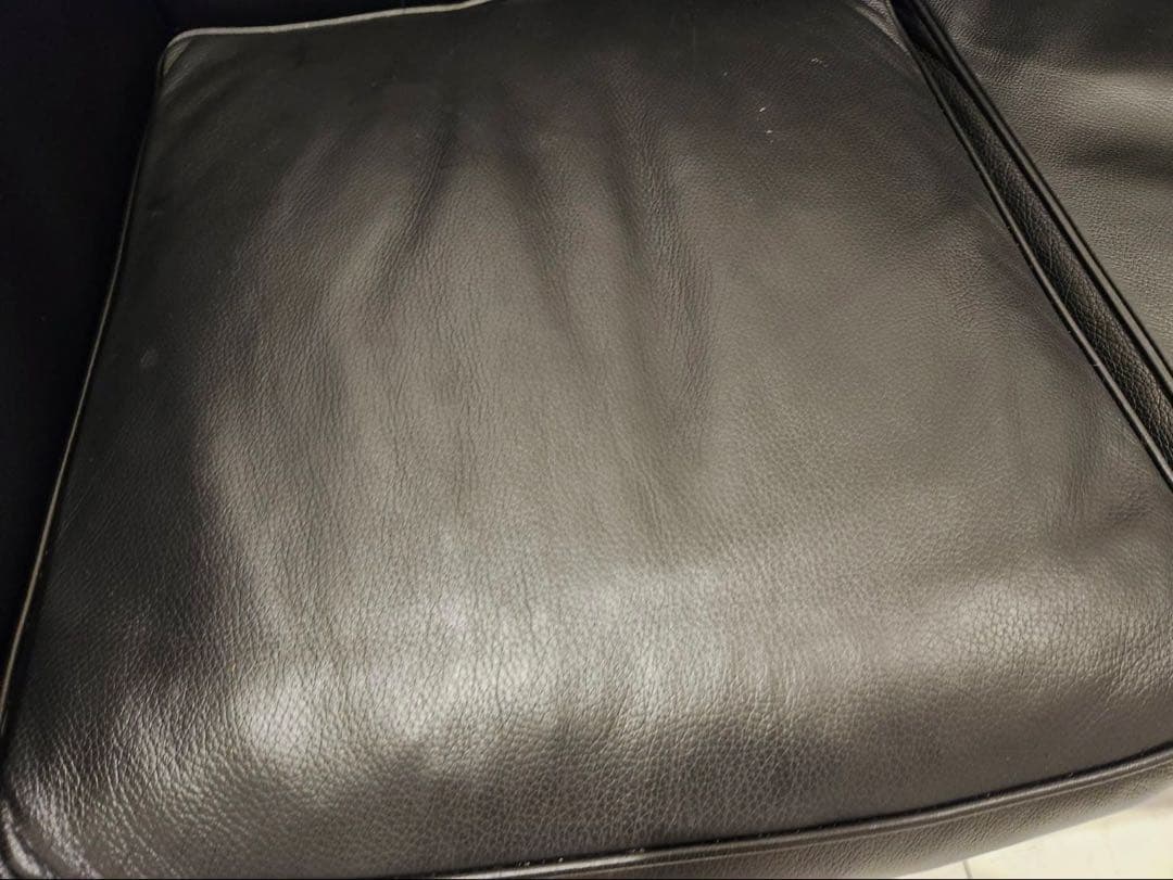 IDC大塚家具　 Le Corbusierル・コルビュジエ　LC2本革3Pソファ