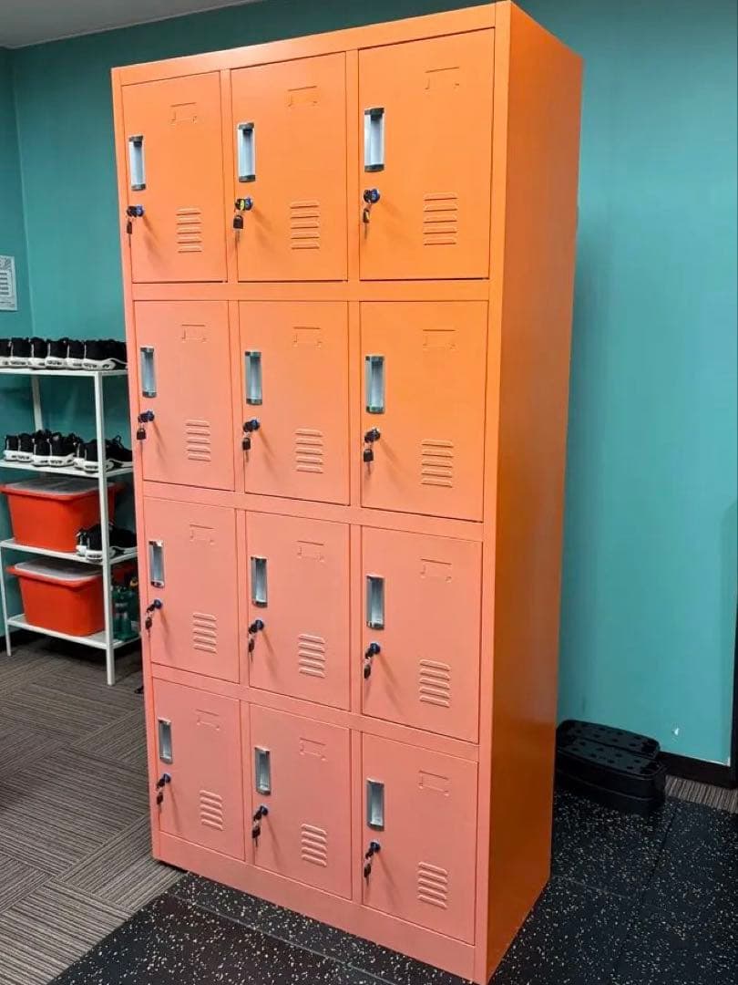 鍵付きオレンジロッカー