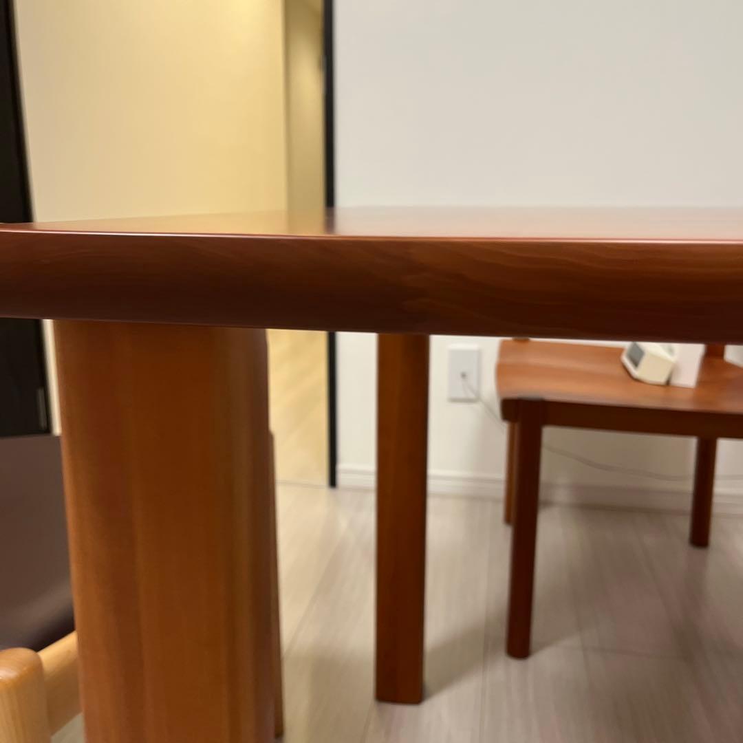 おきまりです。カグラ、ダイニングテーブル、とても綺麗、チェリー、