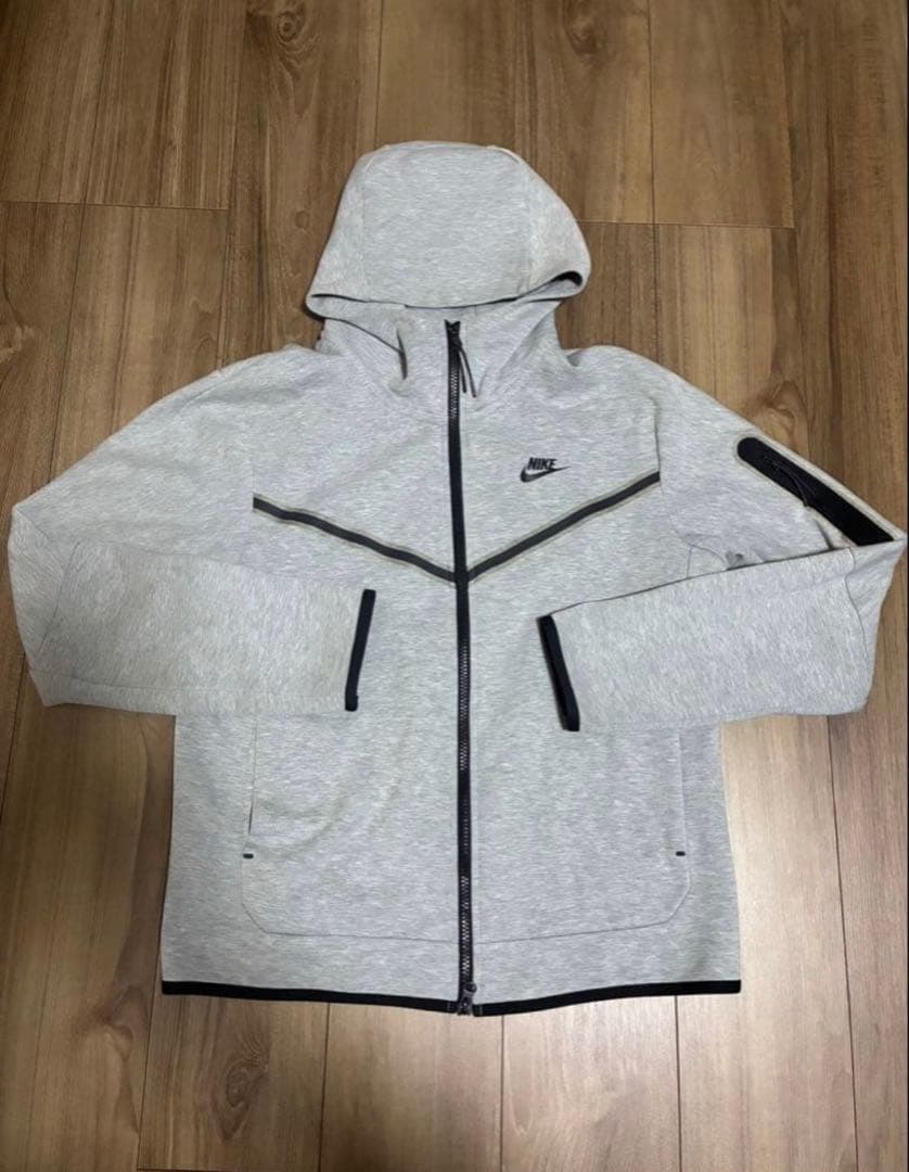 ナイキテックフリース セットアップ上下 Mサイズ グレー（内タグ付け）値下げ済み