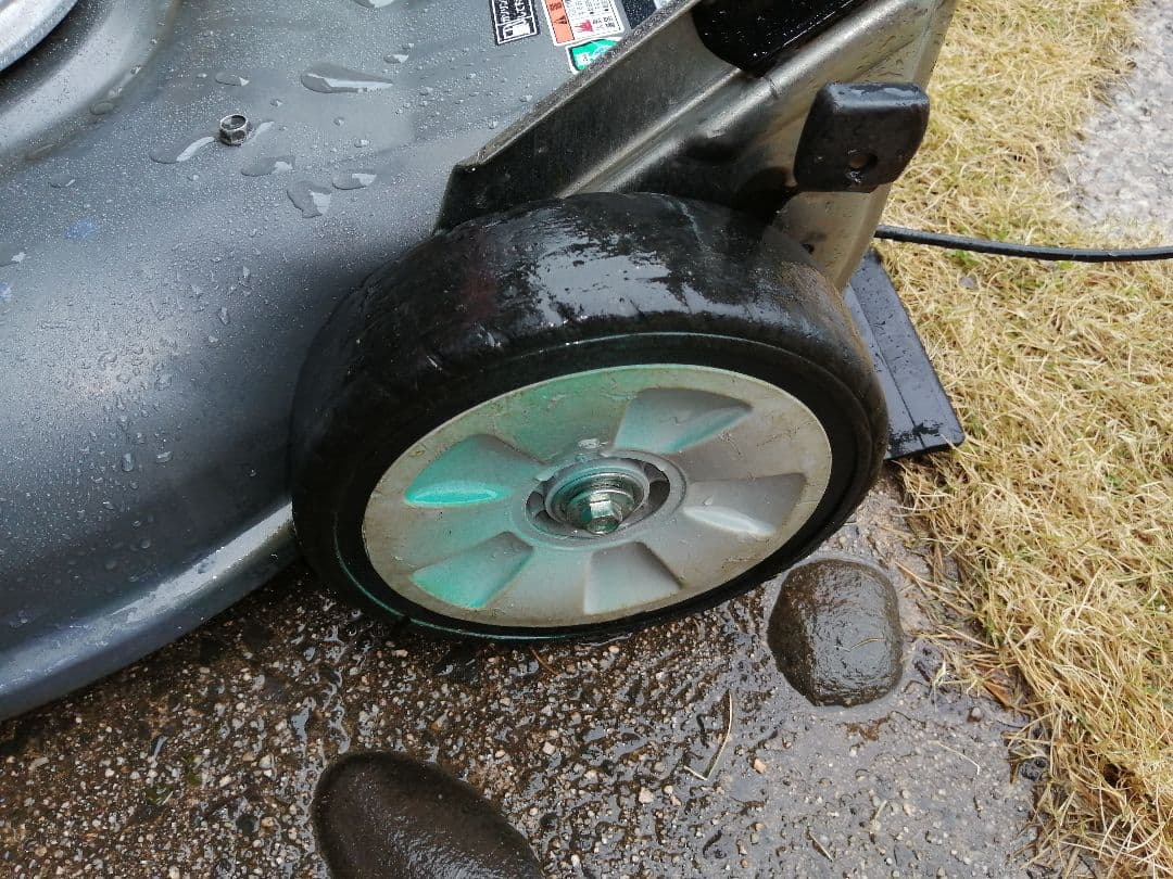 ホンダ芝刈機　HRS536