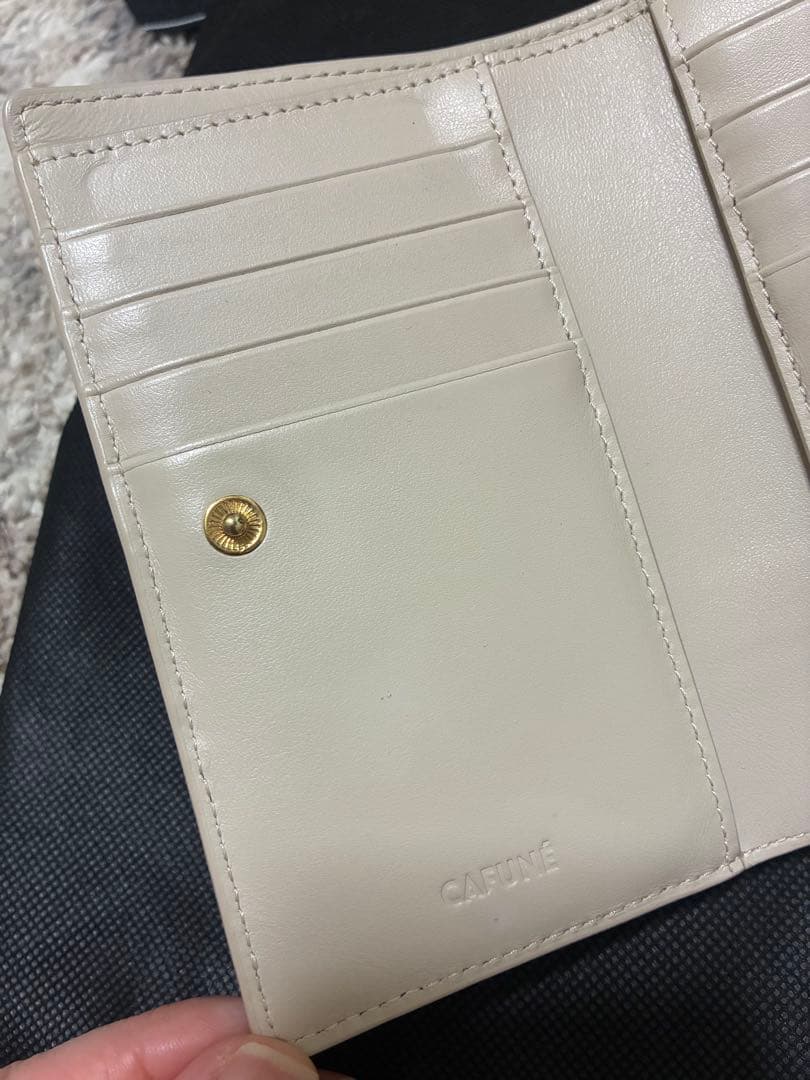 CAFUNE ベージュ 二つ折り財布