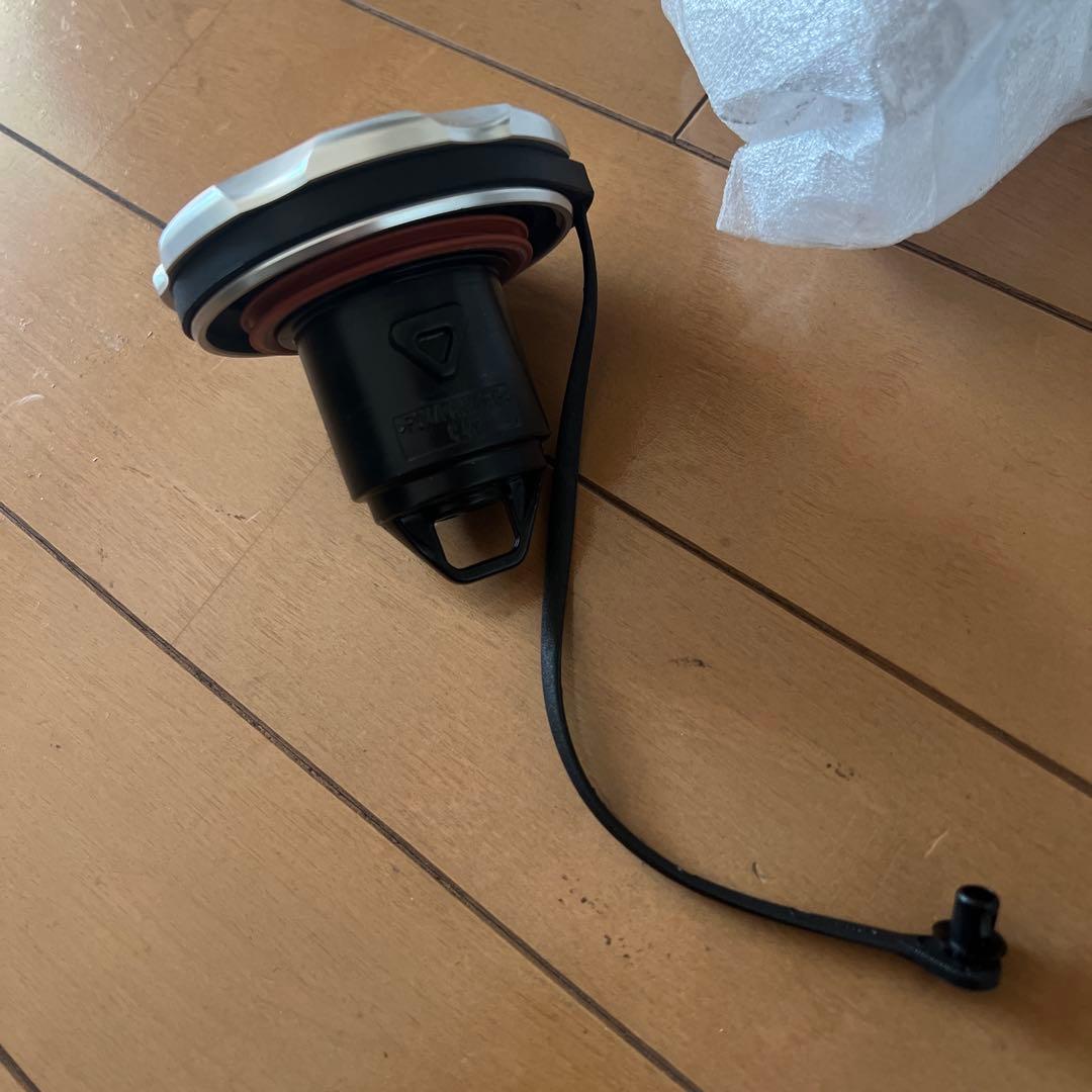 アバルト595 アルミ給油キャップ