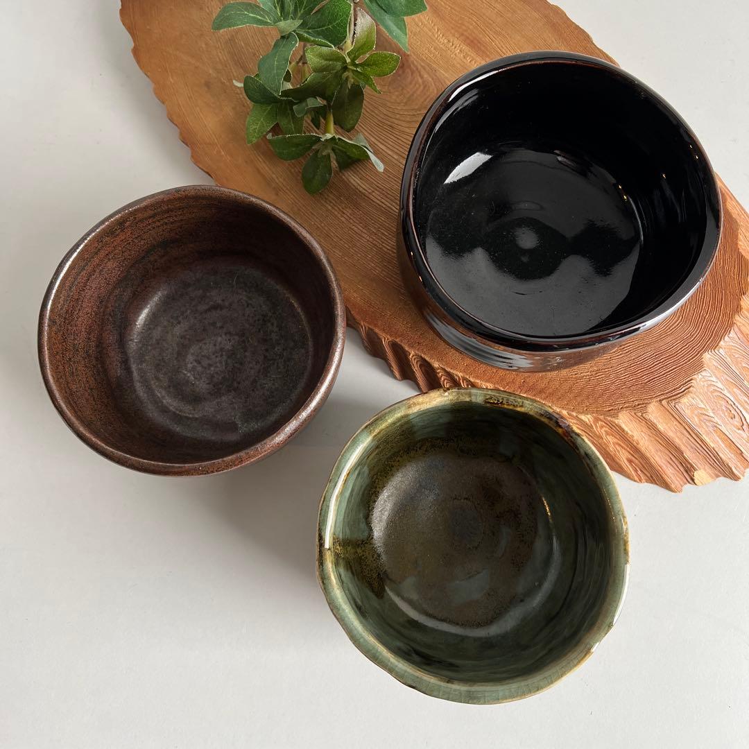 k037 茶道具 抹茶碗 3個セット 侘び寂びを感じさせる素朴な逸品 緑・茶・黒