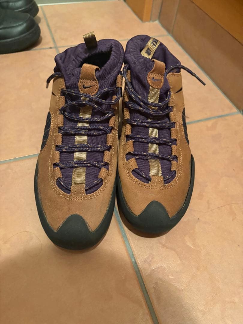 Nike ACG ブラウン/パープル スニーカー