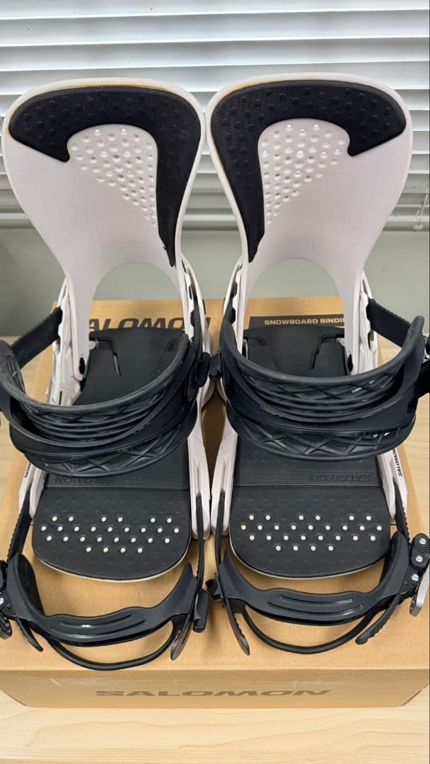 スノーボード SALOMON HOLOGRAM M SIZE
