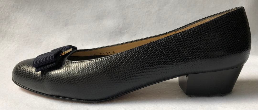 Salvatore Ferragamoサルヴァトーレフェラガモ★ヴァラリボン7C