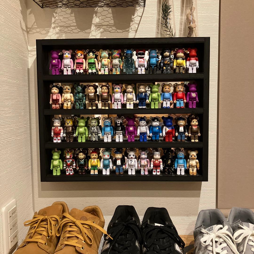 まつまつ　BE@RBRICK100％　48体収納ケース　扉付　ベアブリック