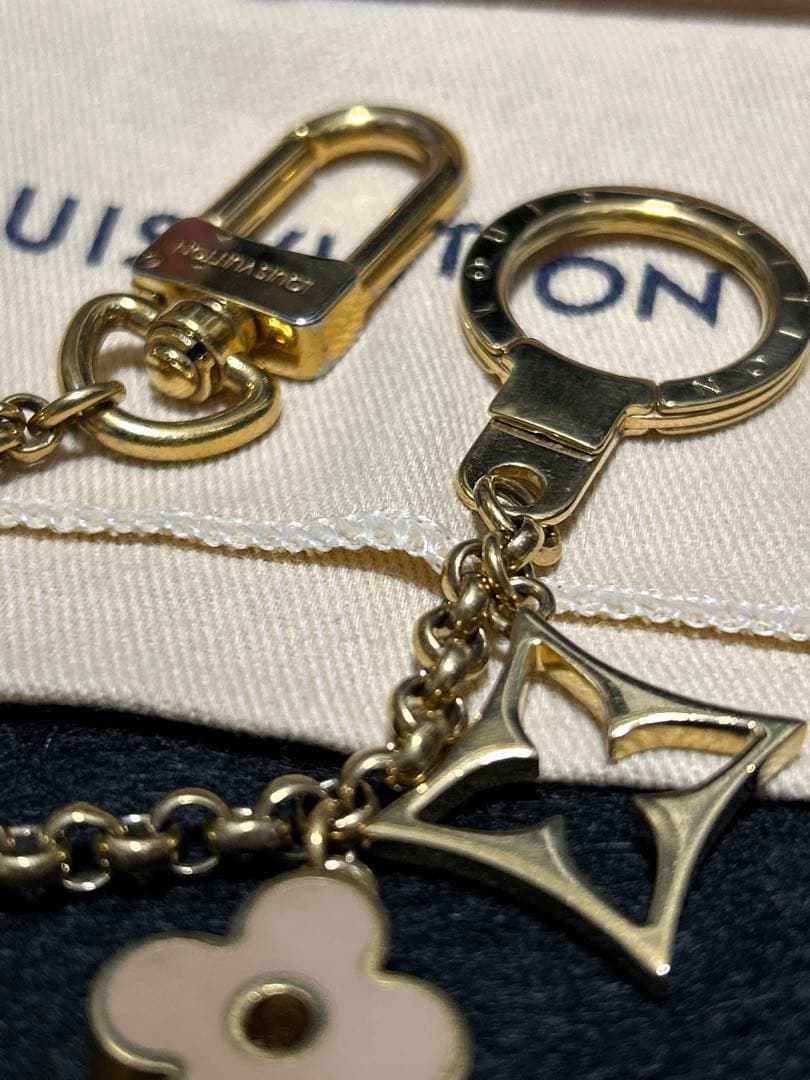 ルイヴィトン　フルールドゥ　モノグラム　バッグチャームM65111