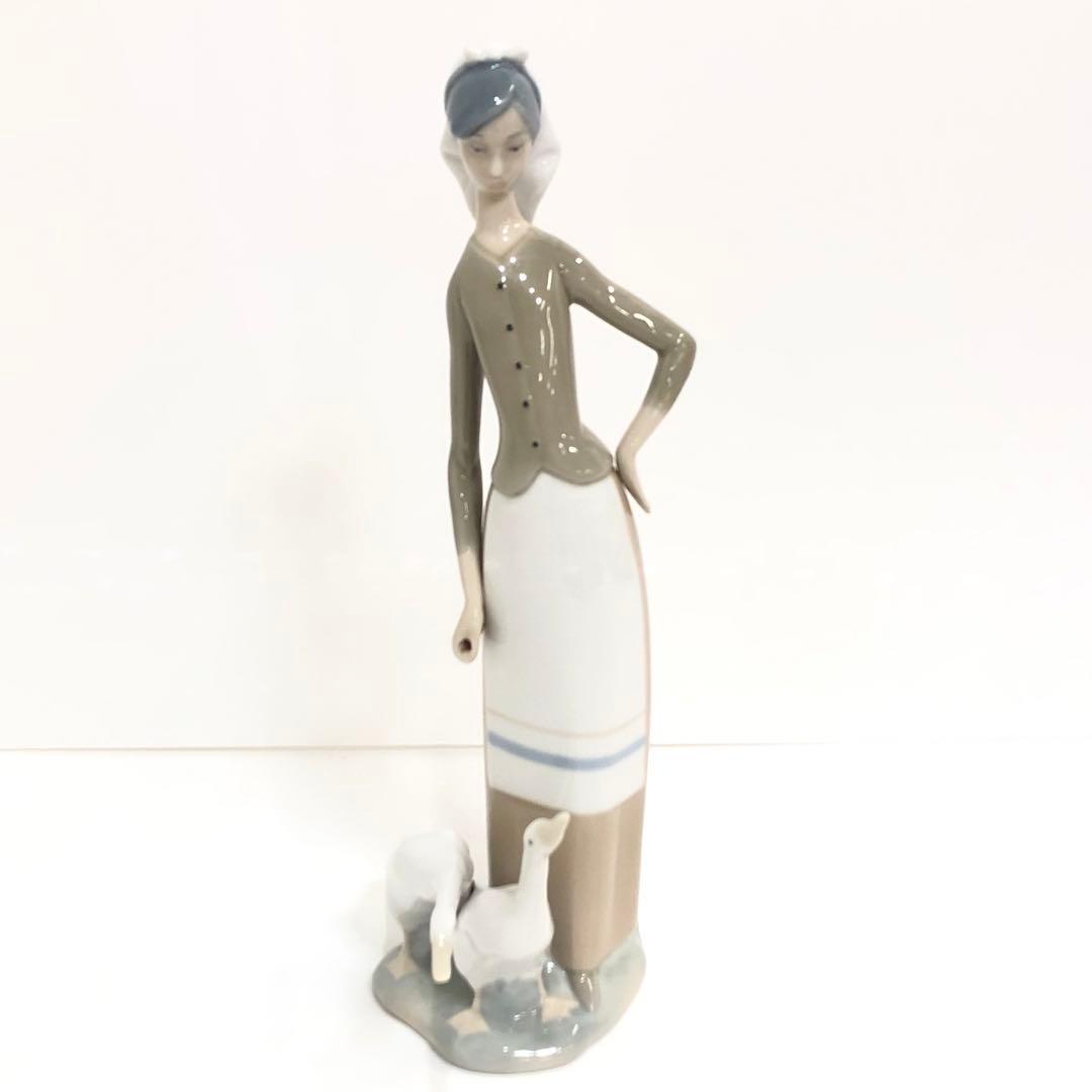 リヤドロ　フィギュリン　女性と2羽のアヒル　置物　西洋陶磁　アンティーク