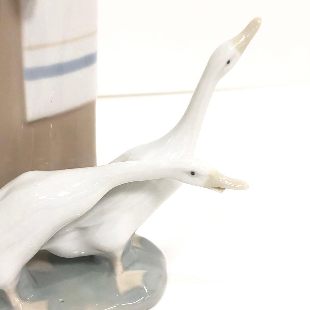 リヤドロ　フィギュリン　女性と2羽のアヒル　置物　西洋陶磁　アンティーク