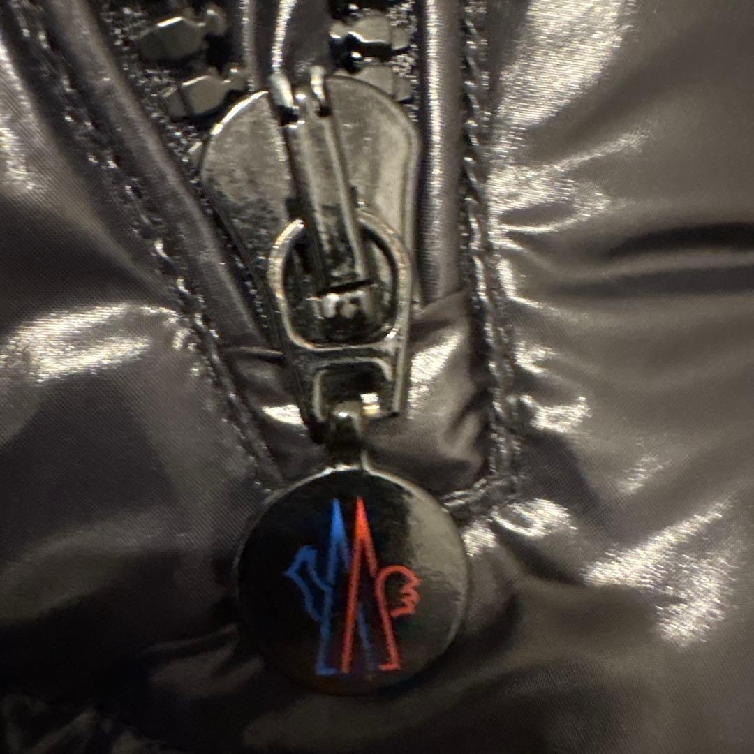 MONCLER ブラック ロングダウンジャケット ファー付き