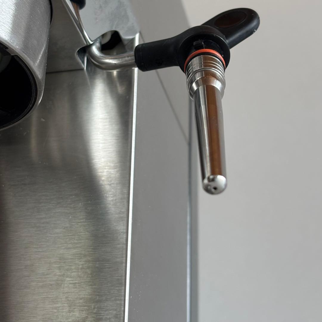 【迅速発送】デロンギ　デディカ　EC680　エスプレッソマシン　シルバー