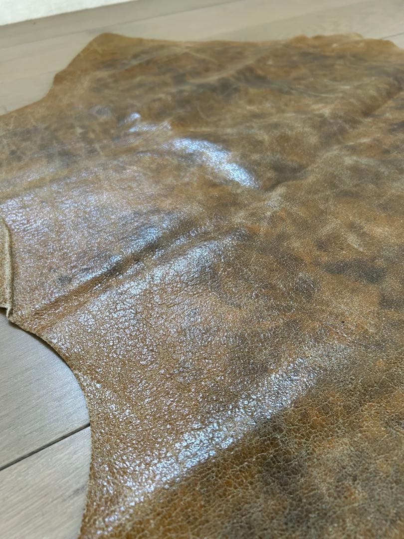 革製　ラグ　艶あり ディスプレイやベンチ上にも