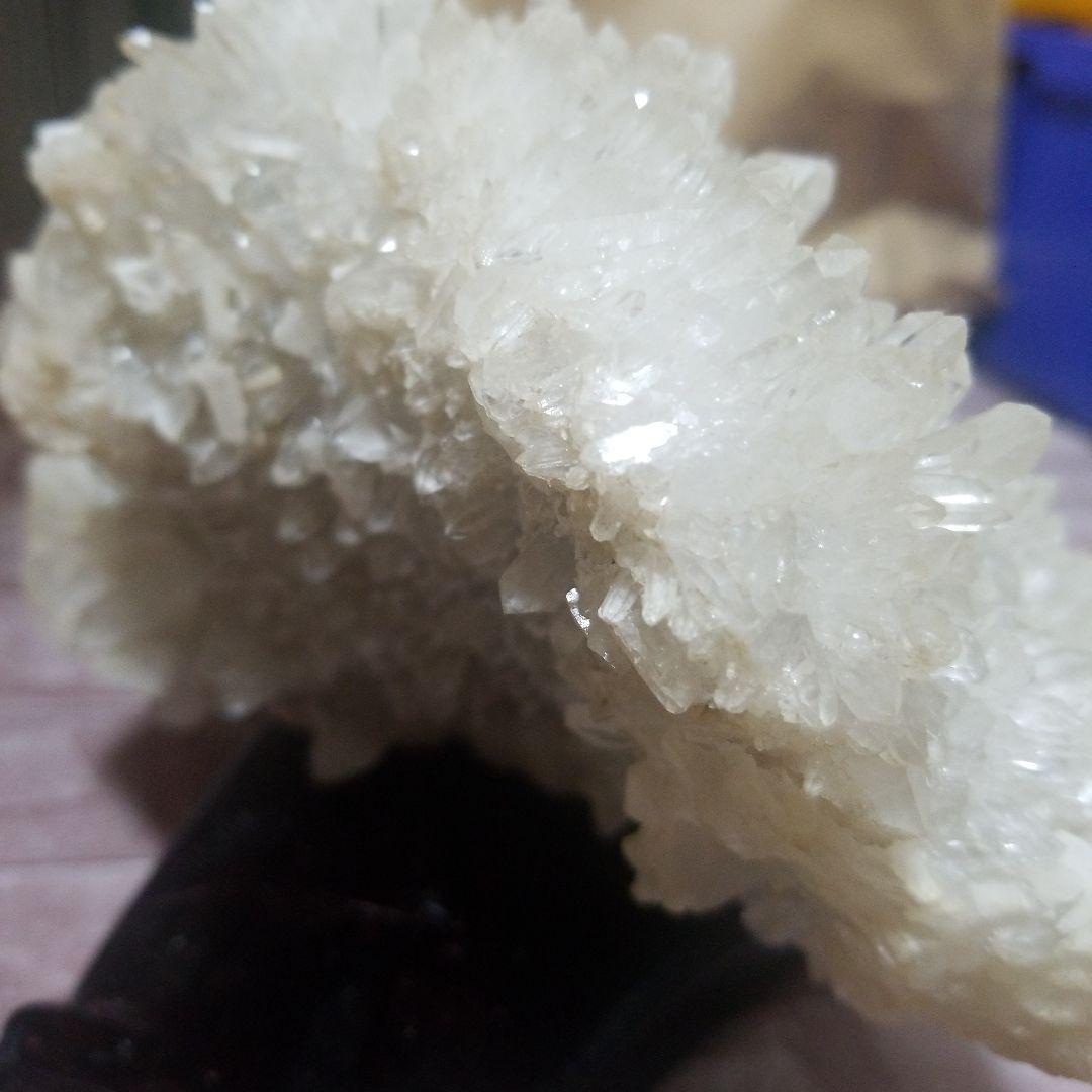 【超希少】入手困難　国産水晶クラスター　3㎏超え 木製台座付き