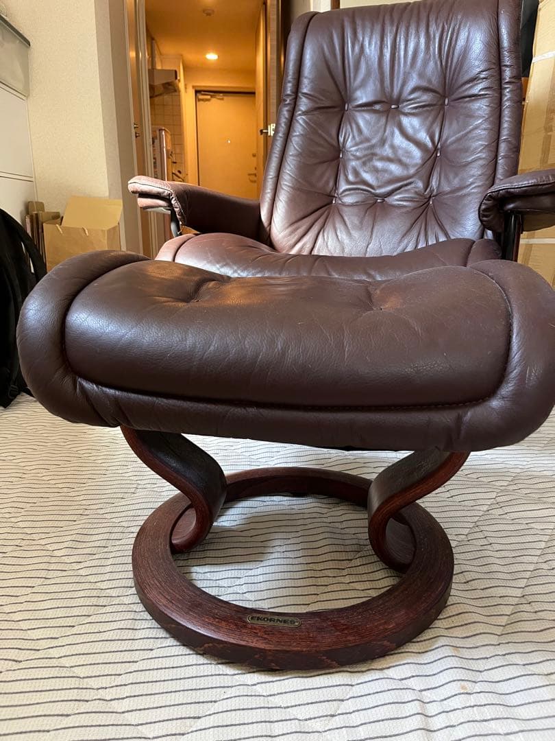 Ekornesロイヤル 本革リクライニングチェア付属オットマン