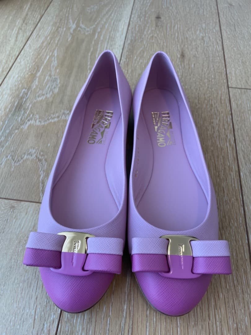 フェラガモ　パンプス　ピンク