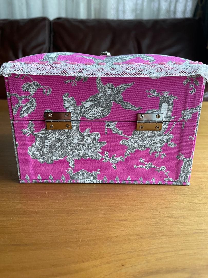 カルトナージュ裁縫箱(中)ピンクの素敵な生地　珍しい‼️