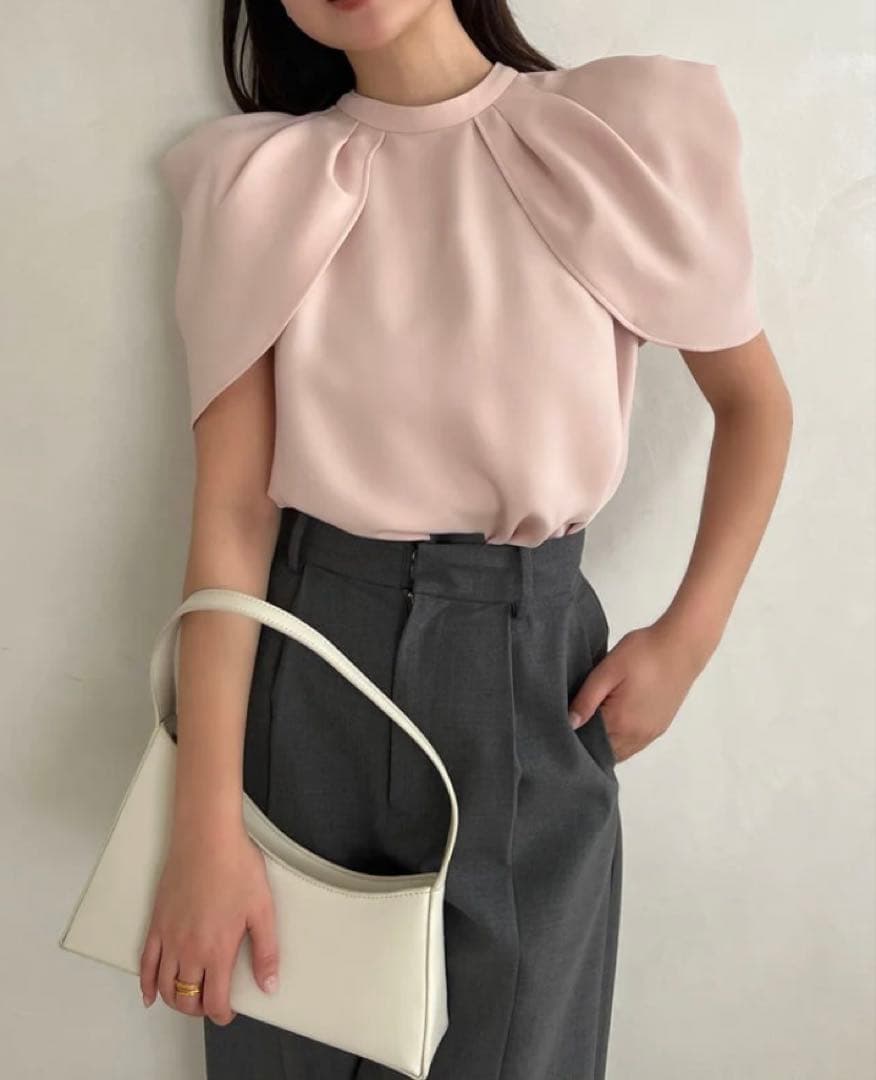 anuans フォルムショルダーブラウス ピンク