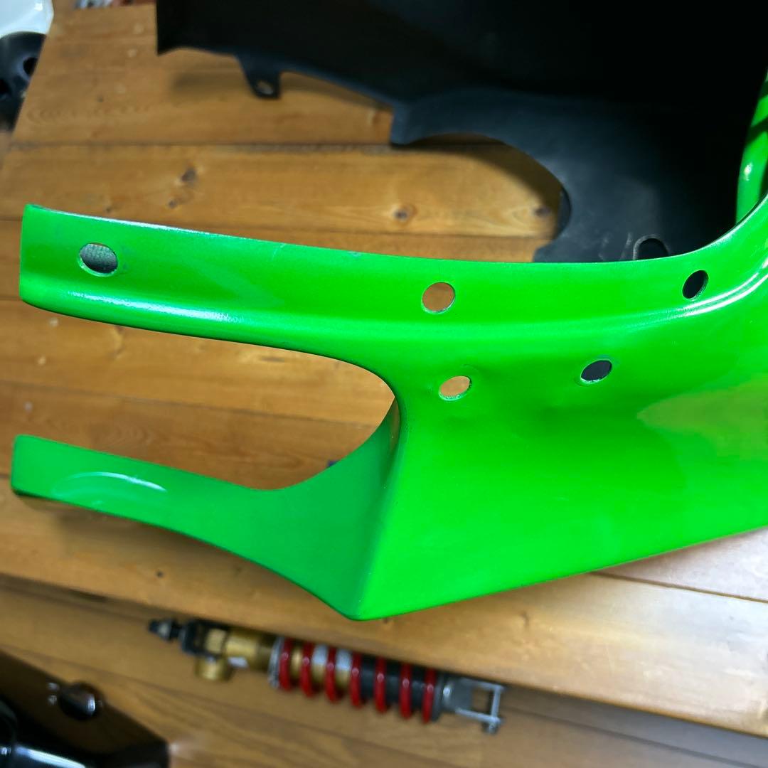 GPZ900R FRP製 ルーバー付アッパーカウル 1102