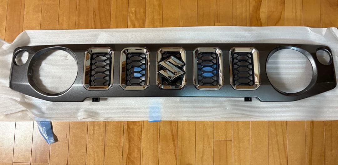 SUZUKI ジムニーノマド 純正フロントグリル