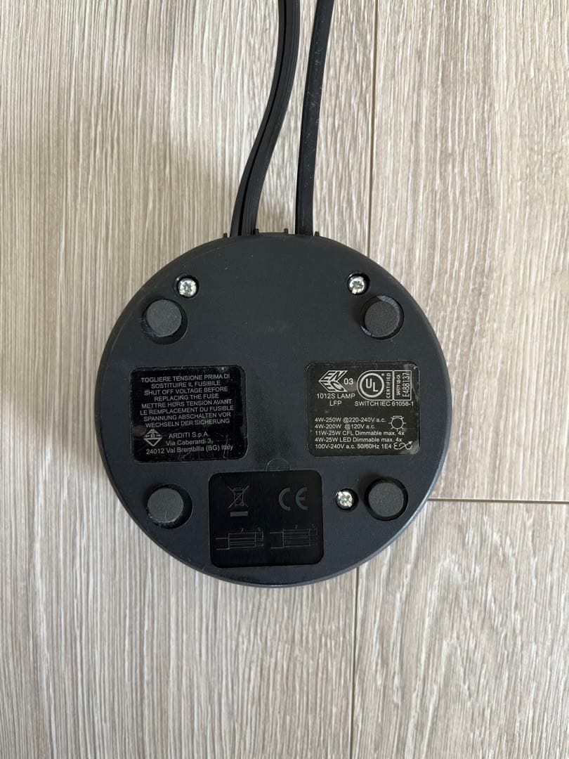 FLOS（フロス）ICライツ　F1ゴールド　2023年製