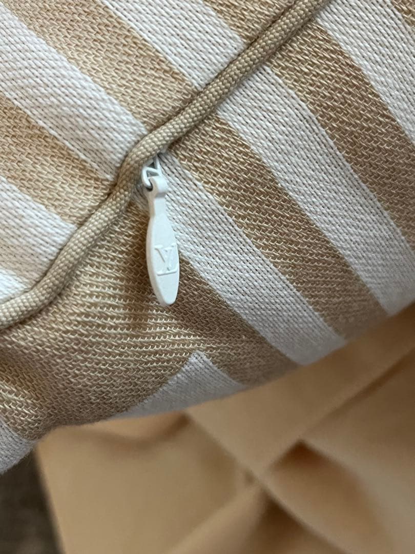 新品　LOUIS VUITTONクッション　プラージュ LV グラフィカル