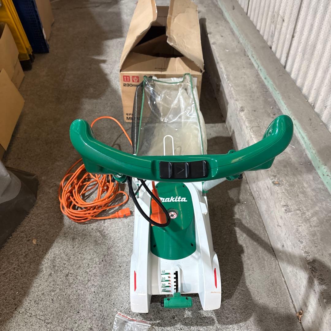 MLM2300　マキタ　芝刈機　2021年製