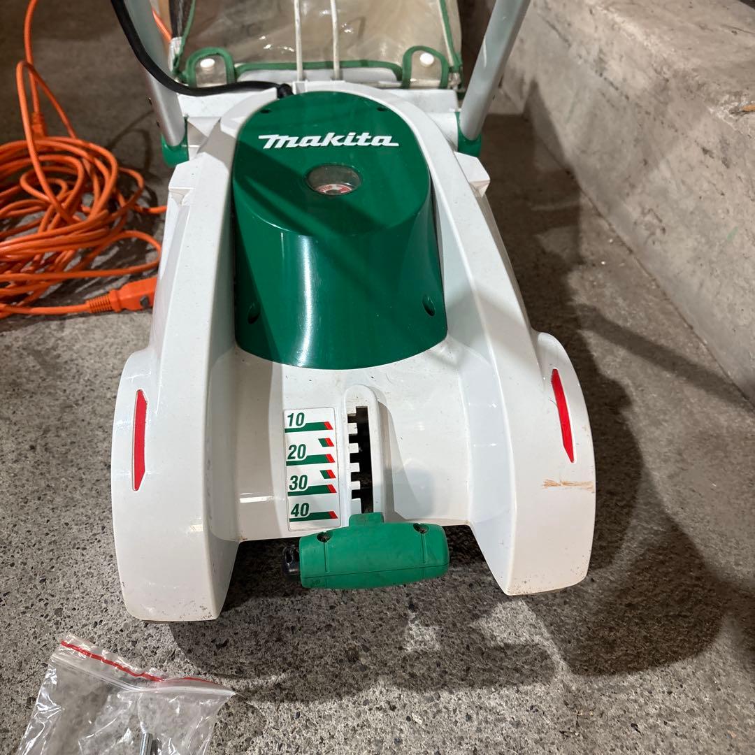 MLM2300　マキタ　芝刈機　2021年製