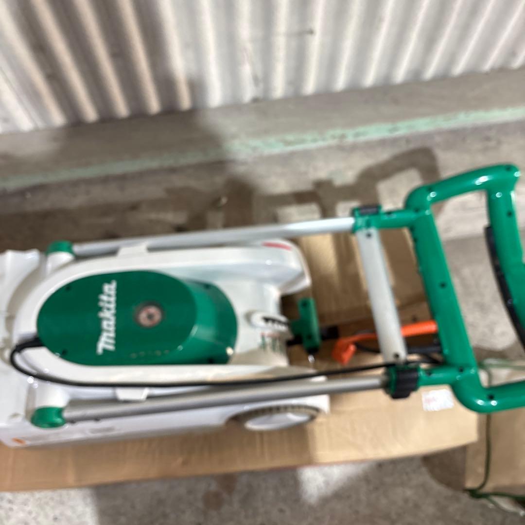 MLM2300　マキタ　芝刈機　2021年製