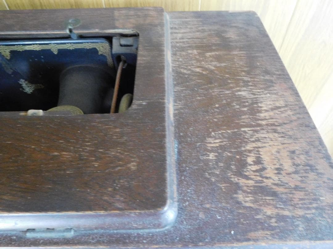 石川島芝浦タービン製・足踏みミシン