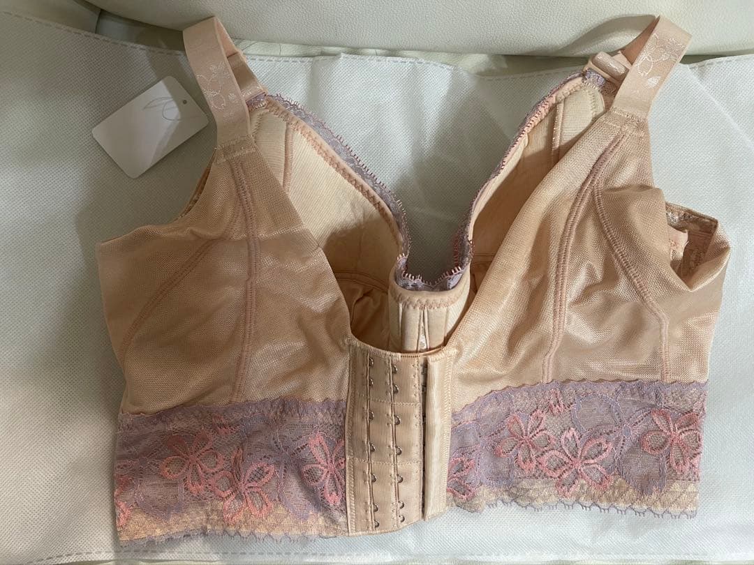 【新品未使用】アヴァンセサクラ4/5カップブラジャーコモンベージュC85タグ付き