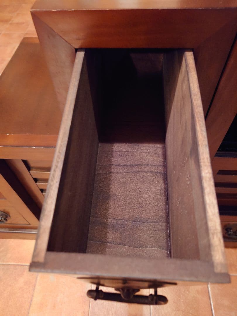 貴重!　大型　両面引出し　階段箪笥　七段　間仕切りにも