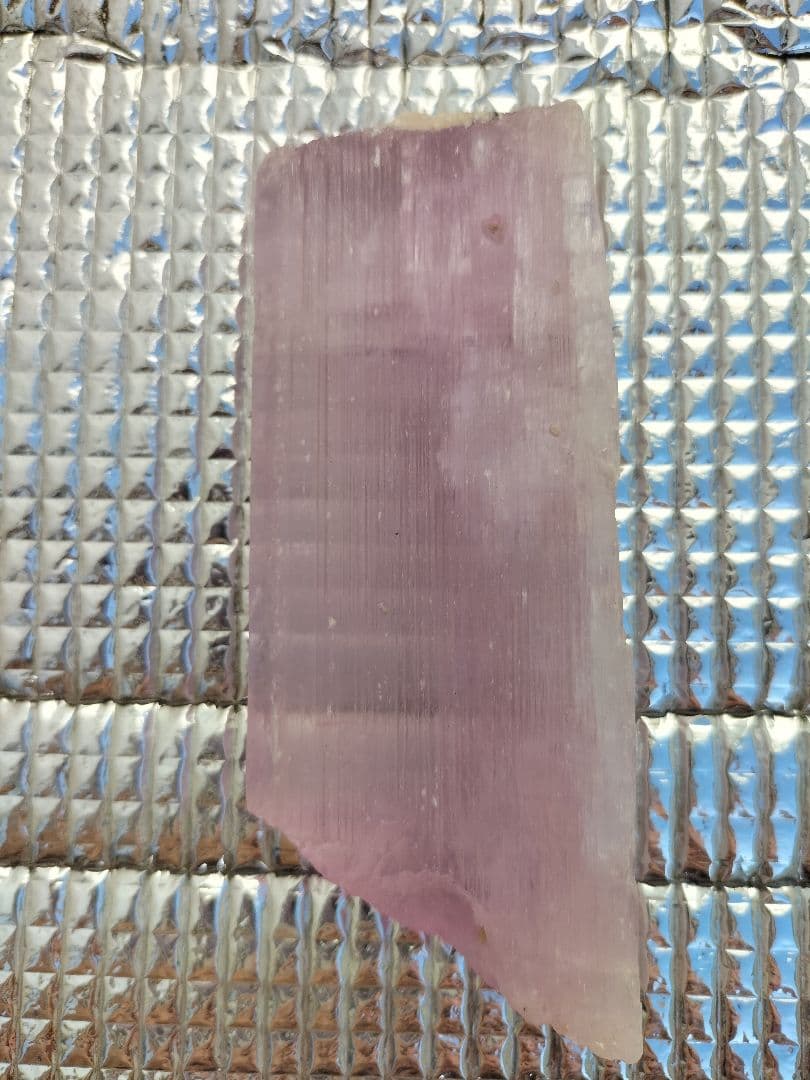 クンツァイト　原石