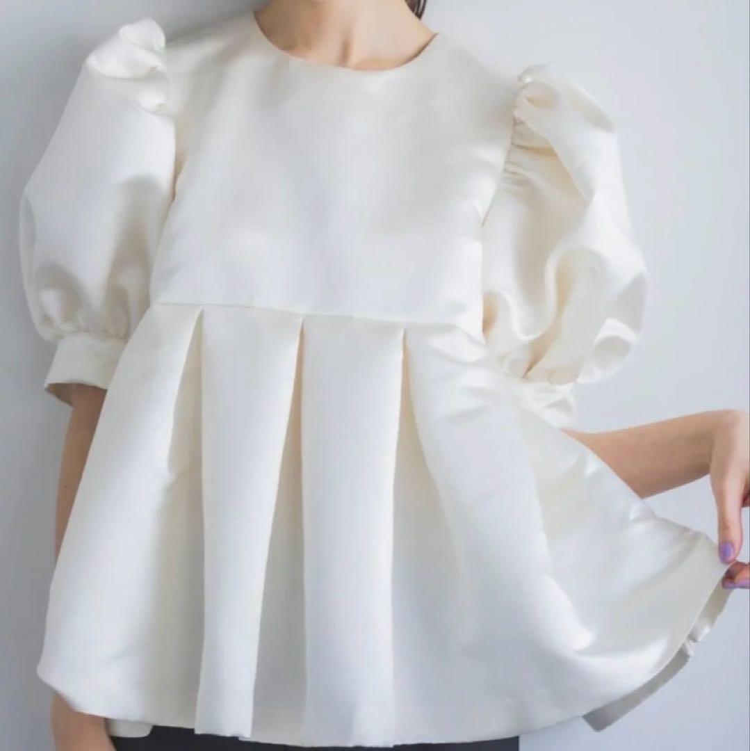 お値下げしました❣️bitnabiぽわん袖サテントップス