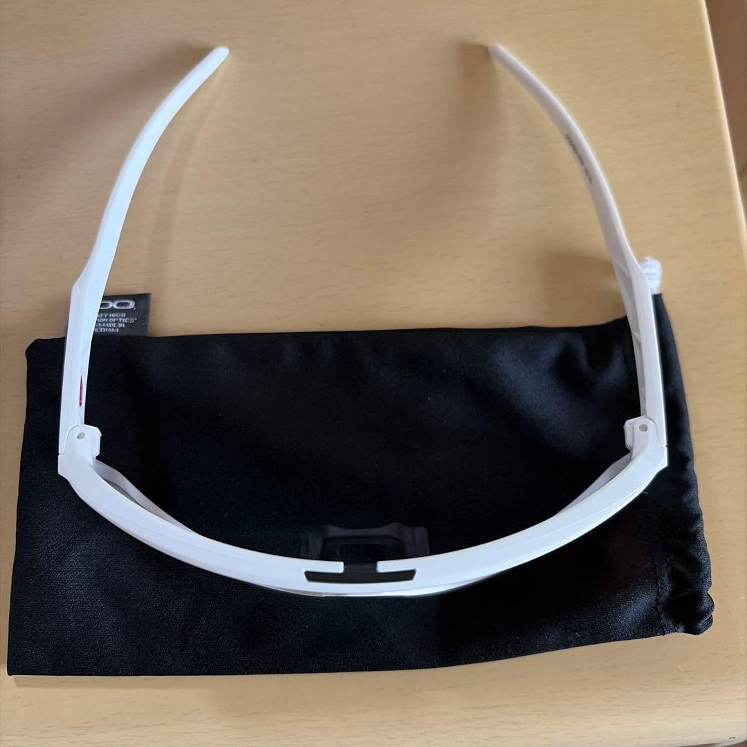 スポーツ用ホワイトフレームレッドレンズサングラス