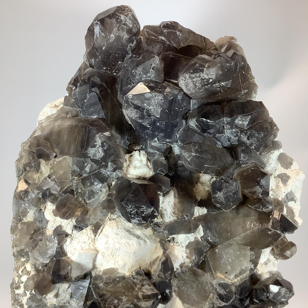 黒水晶クラスター　巨大鉱石　19.7ｋｇ　希少品　パワーストーン　玄関　リビング