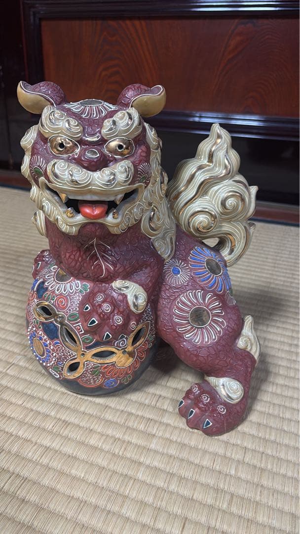 九谷焼　玉乗り獅子（赤獅子）　置物