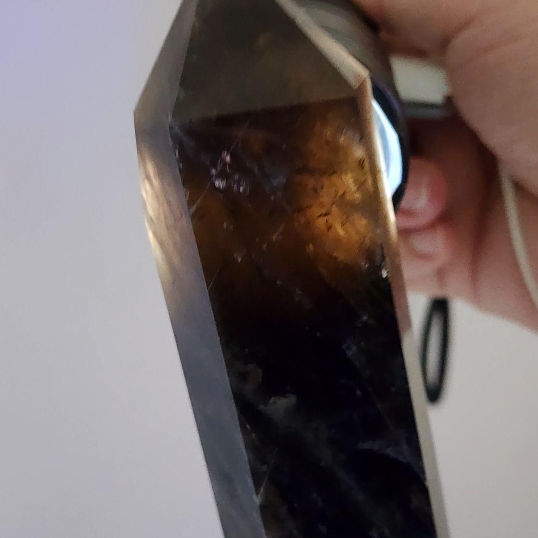 ②【高波動】モリンオ天然石タワー 約28.5cm！台座付き／浄化・空間調整に◎