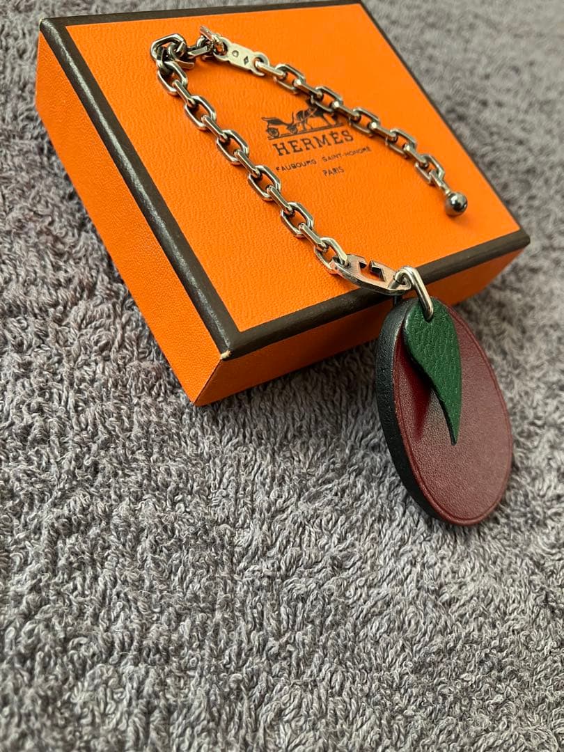 美品 HERMES エルメス チャーム キーホルダー フルーツ プラム