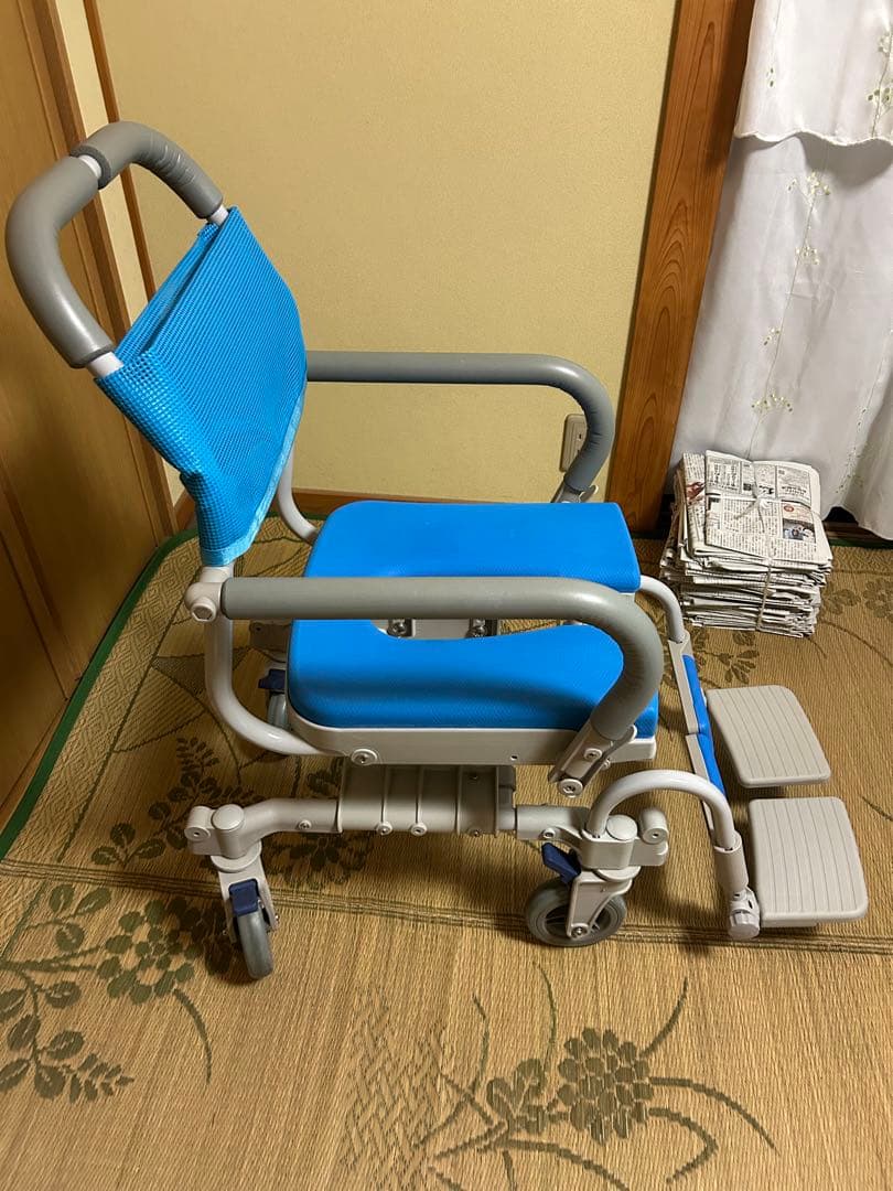 未使用　入浴用車椅子 青