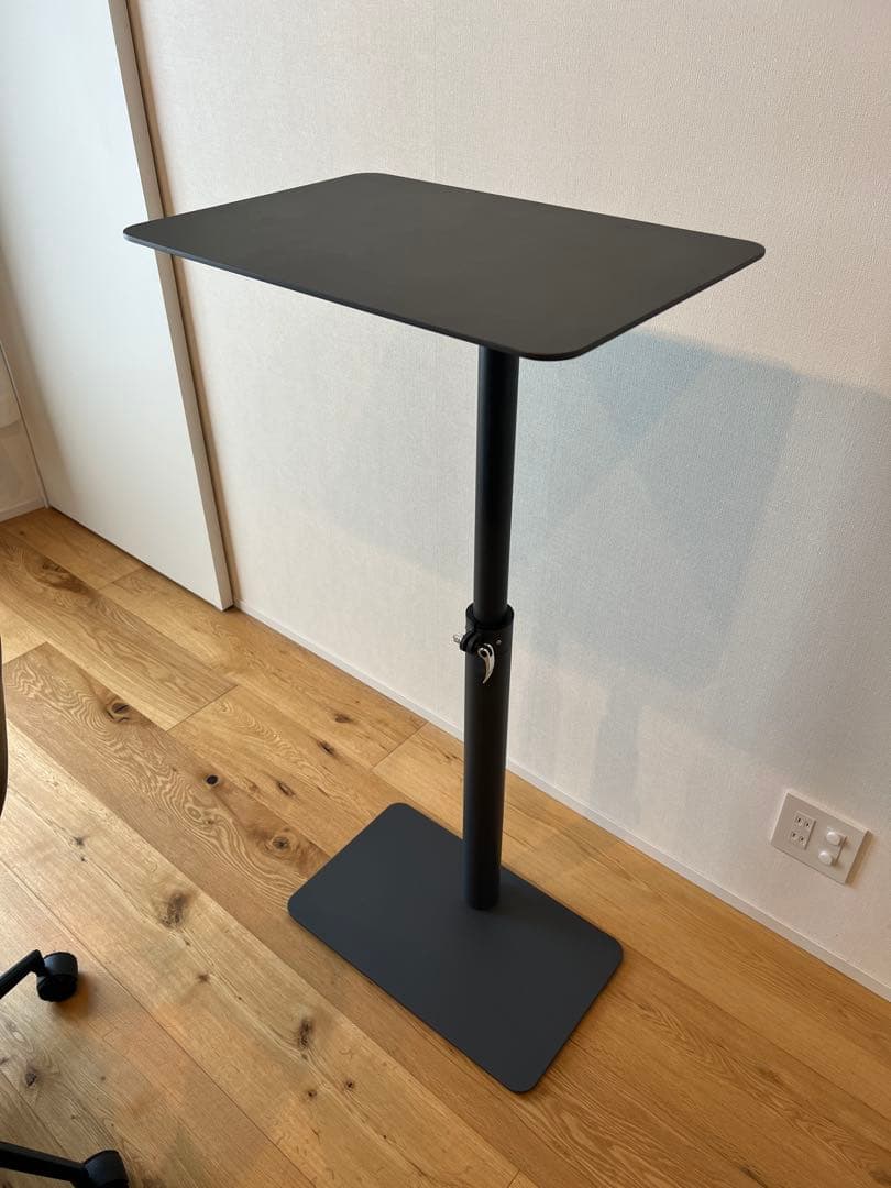 Scandinavian Design 高さ調整可能なサイドテーブル