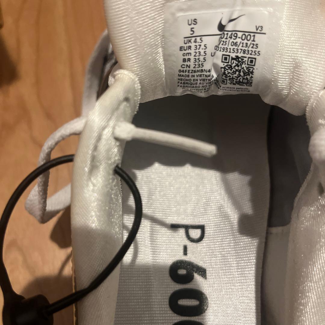 【新品】NIKE P-6000メタリックシルバー　23.5cm タグ、箱有り