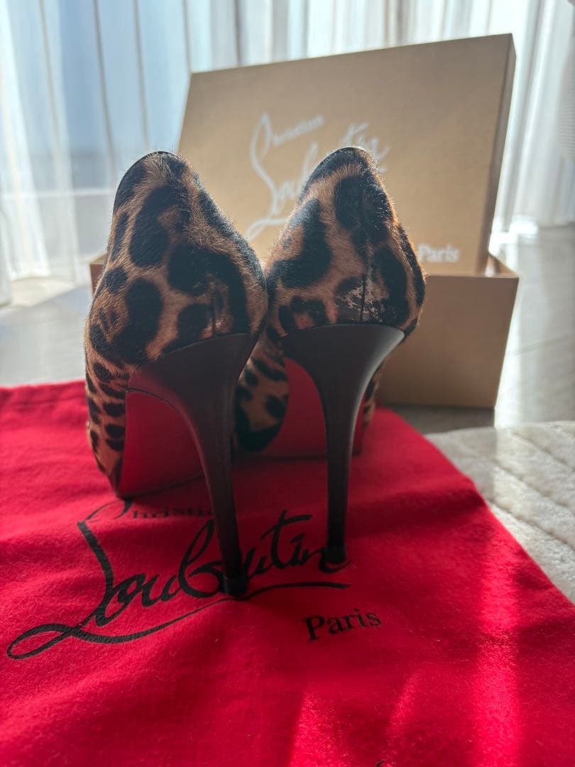【極美品】クリスチャンルブタン ハイヒール パンプス レオパード レッドソール