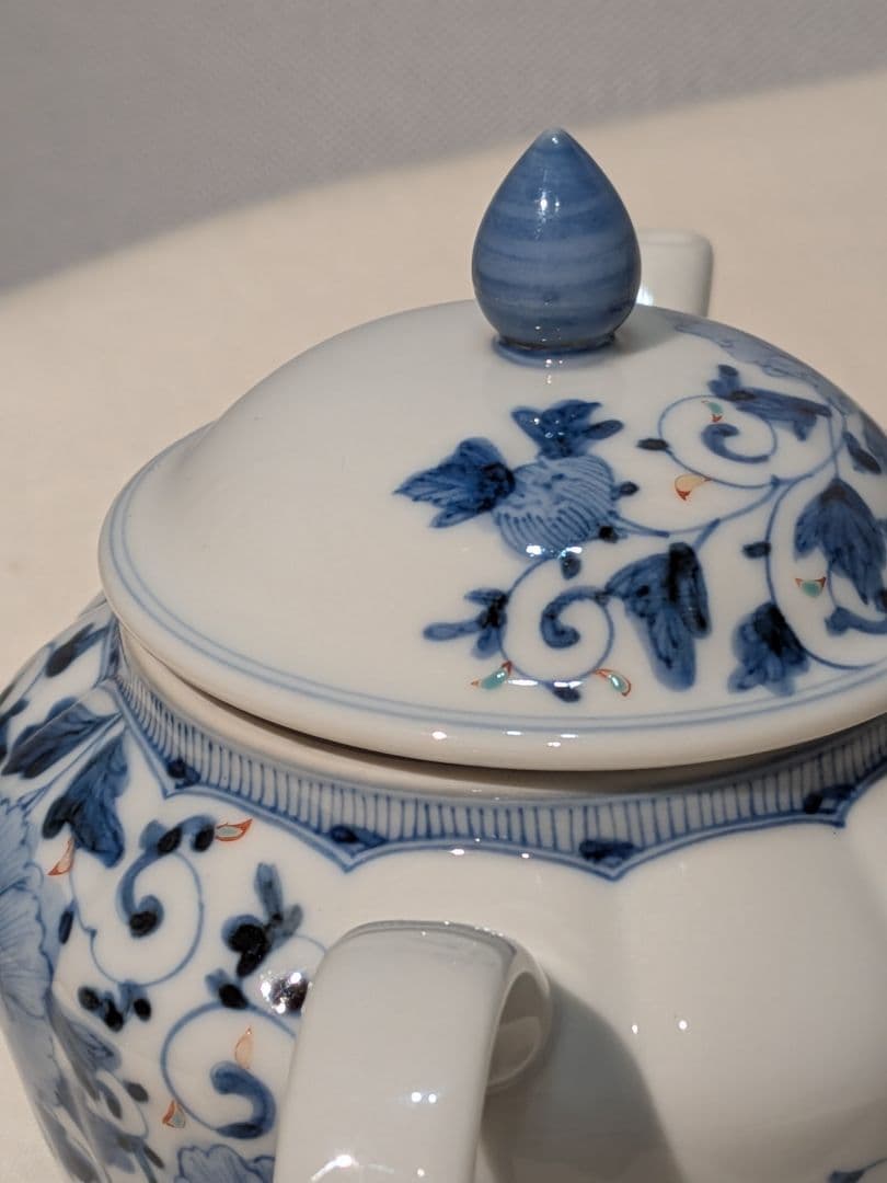 九谷焼　藍九谷【宮内庁御用達】　山本長左　唐草牡丹　ポット　急須箱付き