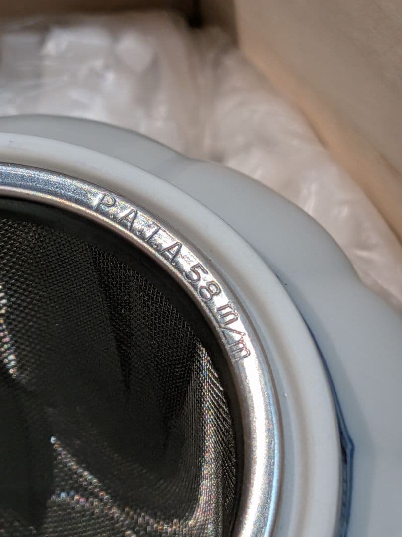 九谷焼　藍九谷【宮内庁御用達】　山本長左　唐草牡丹　ポット　急須箱付き