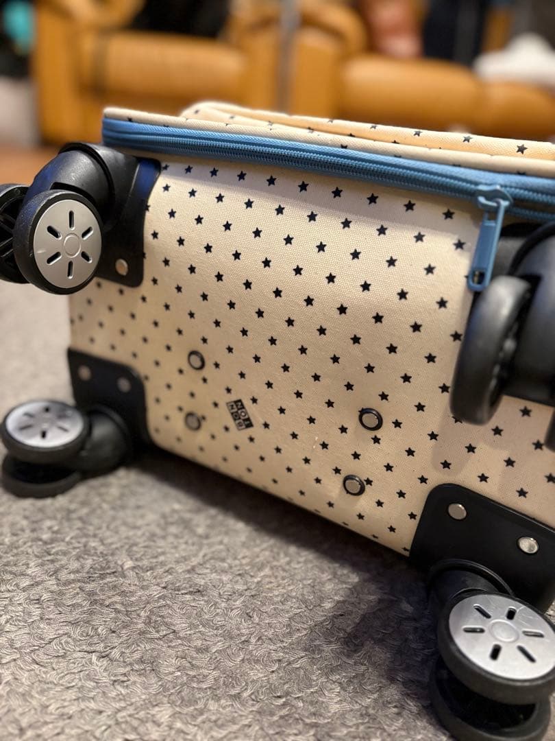BONTON 星柄クリーム色キャリーケース